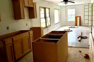 3015 S Willowood Ln, Beaumont, TX 77703 - Photo 3