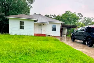 3015 S Willowood Ln, Beaumont, TX 77703 - Photo 1