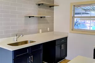 5810 Southseas St, Houston, TX 77033 - Photo 5