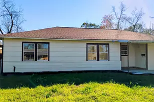 5810 Southseas St, Houston, TX 77033 - Photo 1