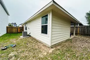16922 Marie Vlg Dr, Conroe, TX 77306 - Photo 17