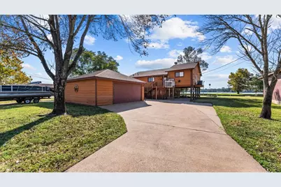 10 Shady Oaks Drive, Huntsville, TX 77320 - Photo 1