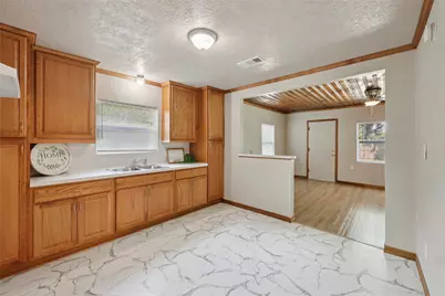 4555 Hartel Street, Beaumont, TX 77705 - Photo 11