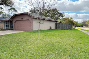 446 Capehill Dr, Houston, TX 77598 - Photo 3