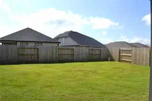 13223 Hayden Peak Dr, Iowa Colony, TX 77583 - Photo 9