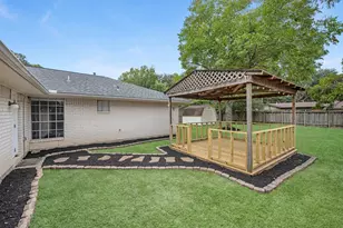 2012 Isla Dr, Pearland, TX 77581 - Photo 7