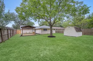 2012 Isla Dr, Pearland, TX 77581 - Photo 5