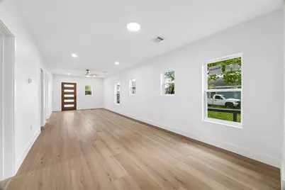 817 E 32nd Street, Houston, TX 77022 - Photo 9