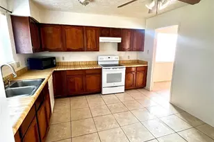 2406 Farriers Bend Dr, Friendswood, TX 77546 - Photo 5