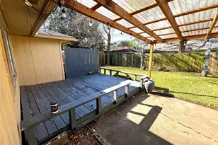 2406 Farriers Bend Dr, Friendswood, TX 77546 - Photo 15