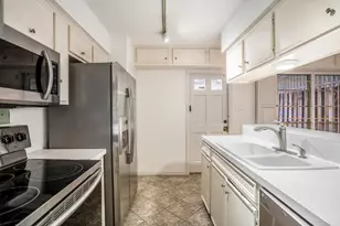 4020 Roseland St, Houston, TX 77006 - Photo 3