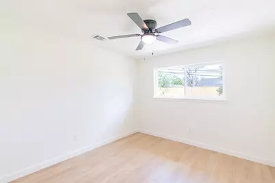 3906 Knotty Oaks Trail, Houston, TX 77045 - Photo 17