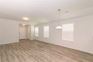 8618 Doris Oaks Cir, Houston, TX 77028 - Photo 3