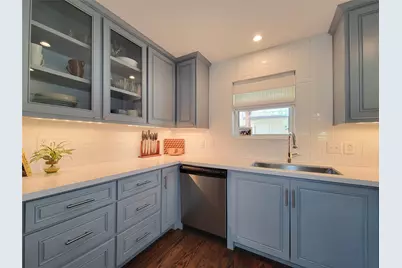 6550 Cindy Lane, Houston, TX 77008 - Photo 9