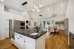 9333 Spring Branch Dr, Houston, TX 77080 - Photo 11