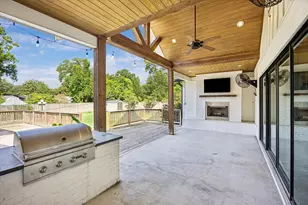 9333 Spring Branch Dr, Houston, TX 77080 - Photo 21