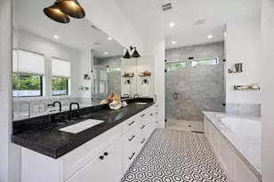 9333 Spring Branch Dr, Houston, TX 77080 - Photo 25