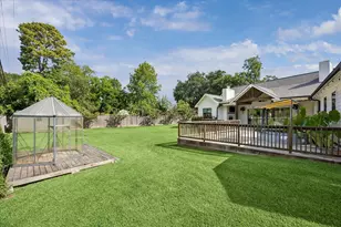9333 Spring Branch Dr, Houston, TX 77080 - Photo 17
