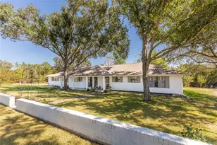 145 Camilla Cir, Bellville, TX 77418 - Photo 5