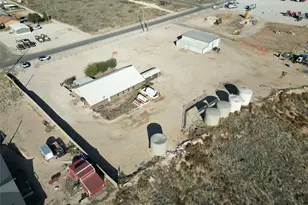 600 N E Ave, Kermit, TX 79745 - Photo 3