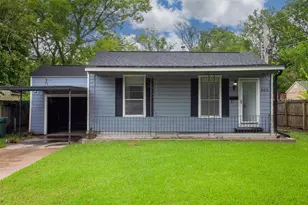 565 25th St, Beaumont, TX 77706 - Photo 1