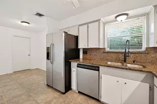 5422 Spellman Rd, Houston, TX 77096 - Photo 9