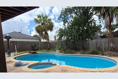 15318 Bonita Springs Drive, Houston, TX 77083 - Photo 3