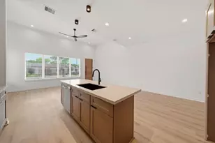 8203 Calhoun Rd, Houston, TX 77033 - Photo 13