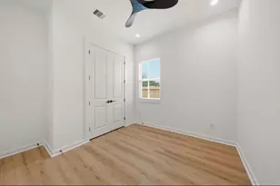 8203 Calhoun Rd, Houston, TX 77033 - Photo 21