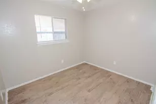 9311 Golden Wood Ln, Houston, TX 77086 - Photo 9