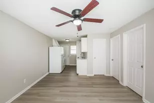 6014 Collingsworth St, Houston, TX 77026 - Photo 5