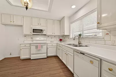 11711 Memorial Drive #13, Houston, TX 77024 - Photo 13