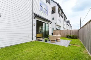 1027 Golden Nectar Ln, Houston, TX 77008 - Photo 5