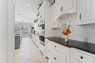 16114 Finnigans Cir, Houston, TX 77044 - Photo 9