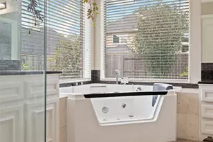 16114 Finnigans Cir, Houston, TX 77044 - Photo 27