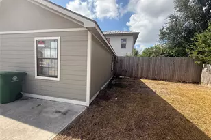 4718 Teton St, Houston, TX 77033 - Photo 9