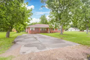 1421 N Ave S, Freeport, TX 77541 - Photo 3