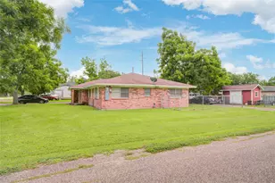 1421 N Ave S, Freeport, TX 77541 - Photo 5