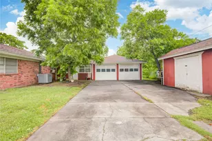 1421 N Ave S, Freeport, TX 77541 - Photo 7