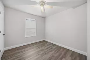 5223 Windemere St, Houston, TX 77033 - Photo 15