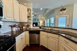 112 Jefferson, Clute, TX 77531 - Photo 5