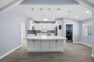 5006 Homewood Ln, Baytown, TX 77521 - Photo 9