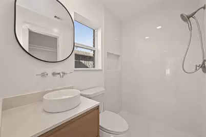 339 E Delz Drive, Houston, TX 77022 - Photo 7