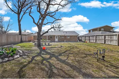 339 E Delz Drive, Houston, TX 77022 - Photo 11