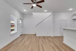 8810 Crestview Dr, Houston, TX 77028 - Photo 7