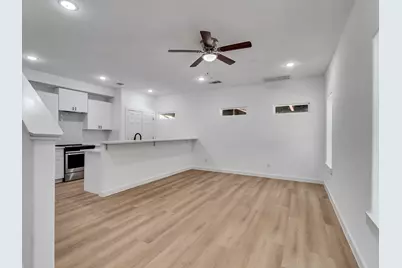 8810 Crestview Drive, Houston, TX 77028 - Photo 9