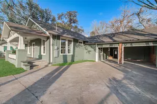 727 Travis St, Columbus, TX 78934 - Photo 5