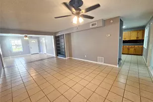 108 Oriole Ln, Angleton, TX 77515 - Photo 9