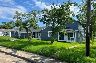 527 W 8th St, Freeport, TX 77541 - Photo 1