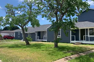 527 W 8th St, Freeport, TX 77541 - Photo 9